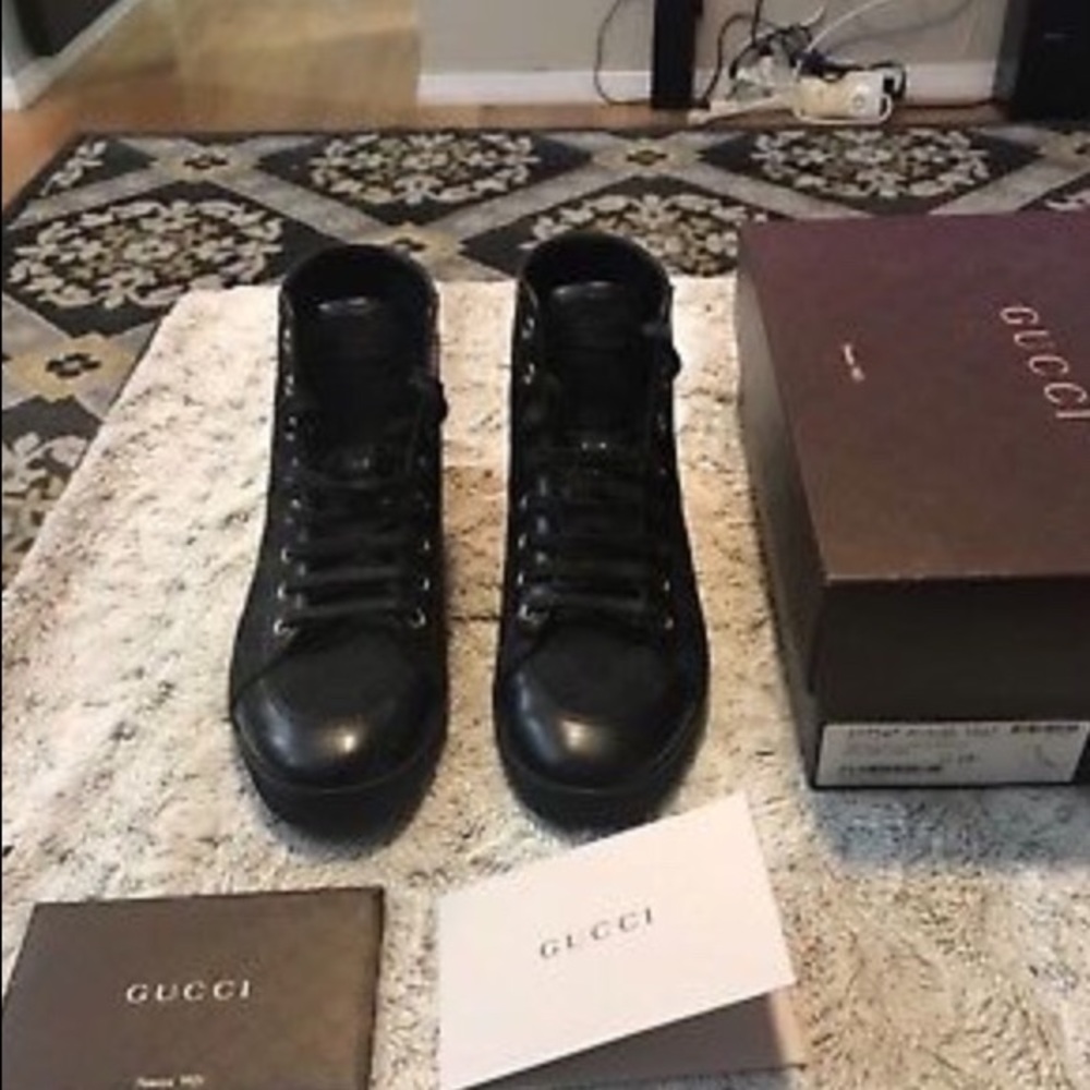 Gucci sandals black leather good shoes very nice
